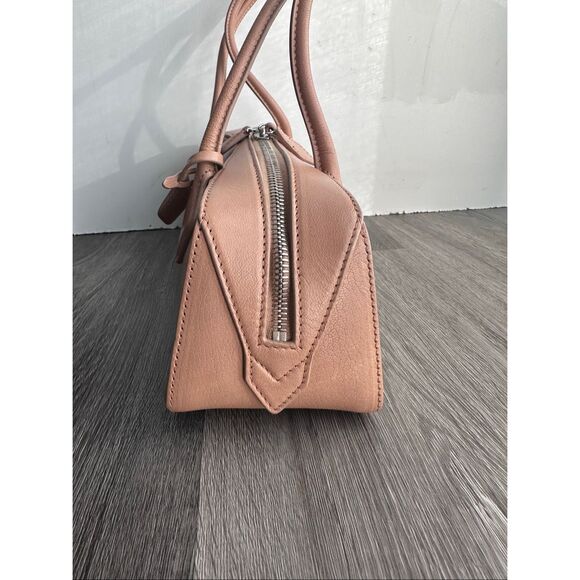 ALAIA Le Teckel Medium Shoulder Bag in Goatskin $2950 - Picture 7 of 13